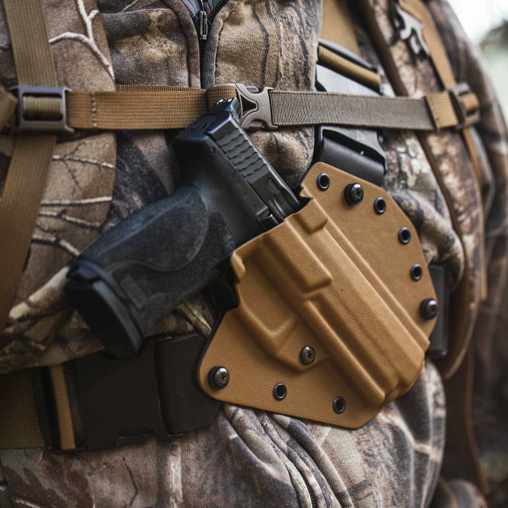 Recon chest holster, with a S&W M&P 10mm in side