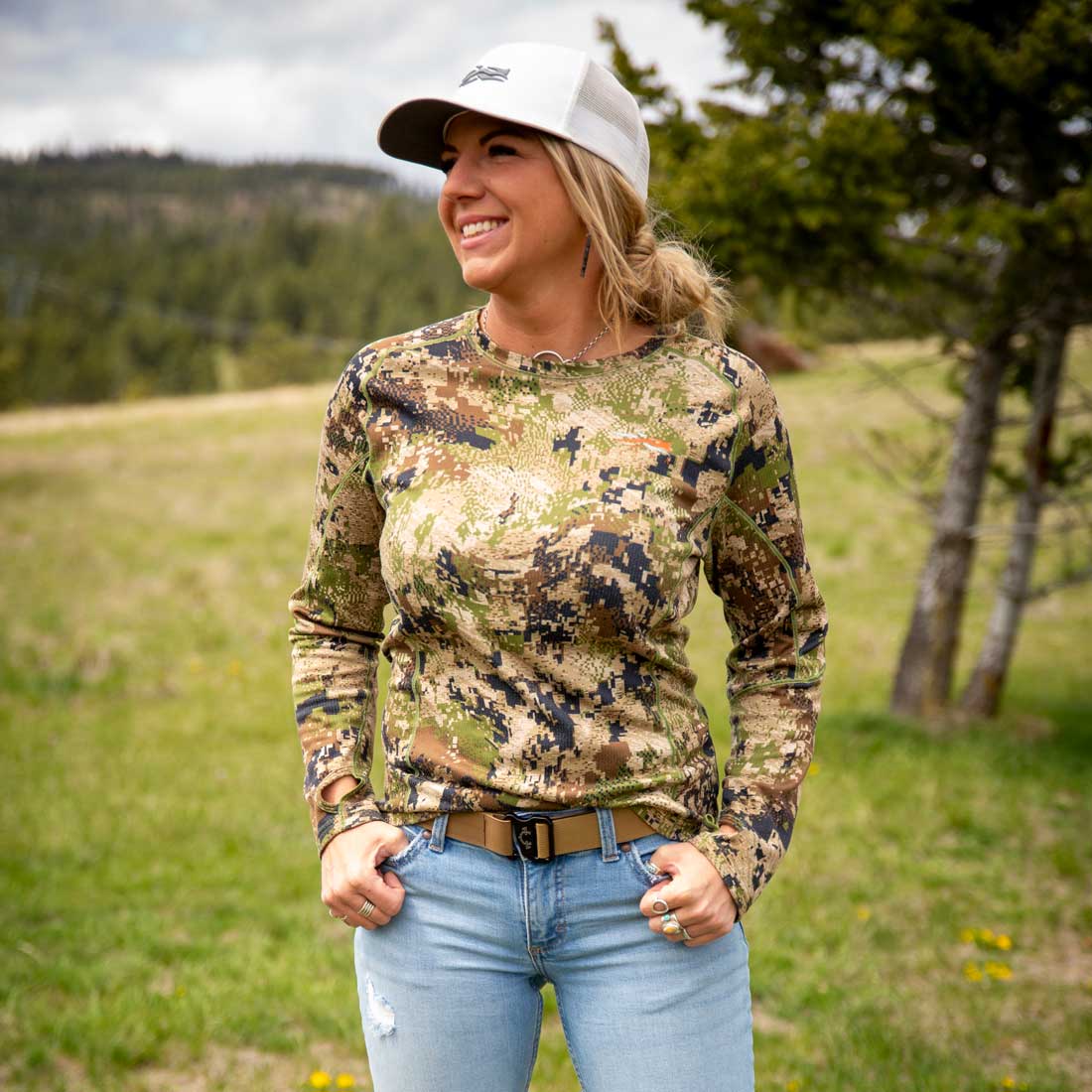 woman wearing a Ladies concealed edc(everyday carry) belt