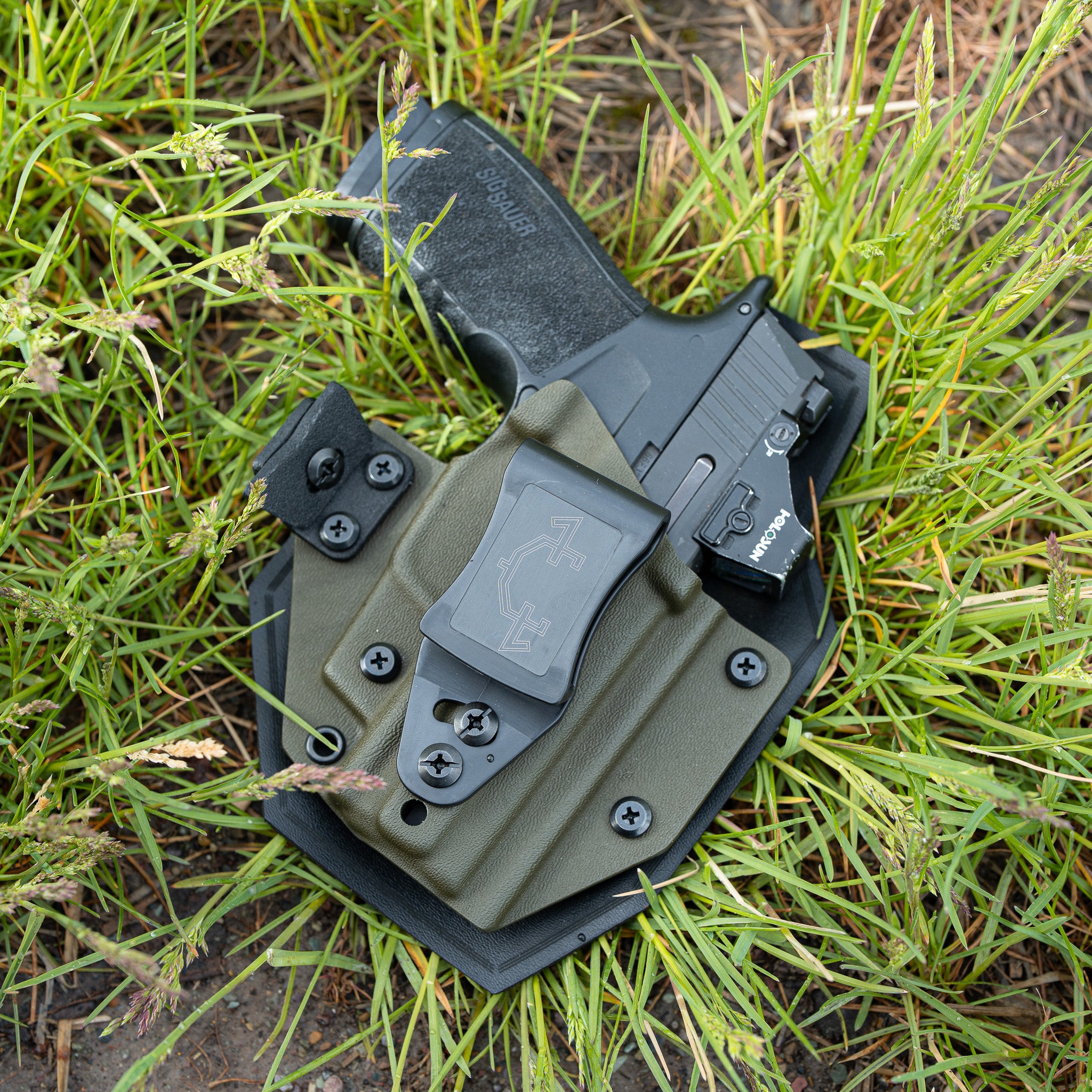 Outlaw IWB(inside the waistband) in grass