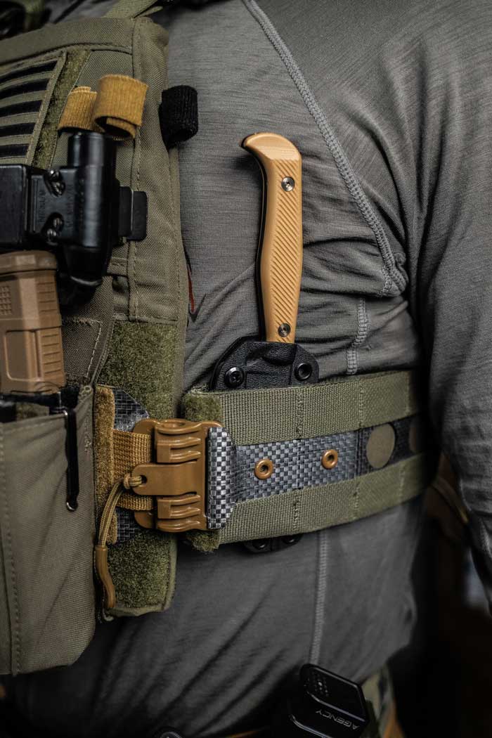 Plate carrier knife mount